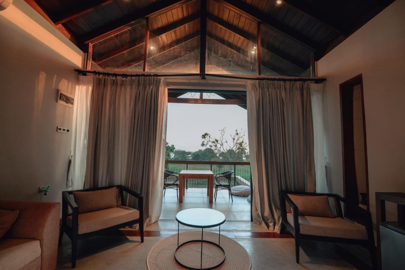 The Villa Lakeshore Anuradhapura Exterior photo